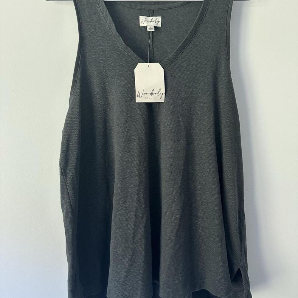 NWT Wonderly Women's Grey v-neck flowy tank top